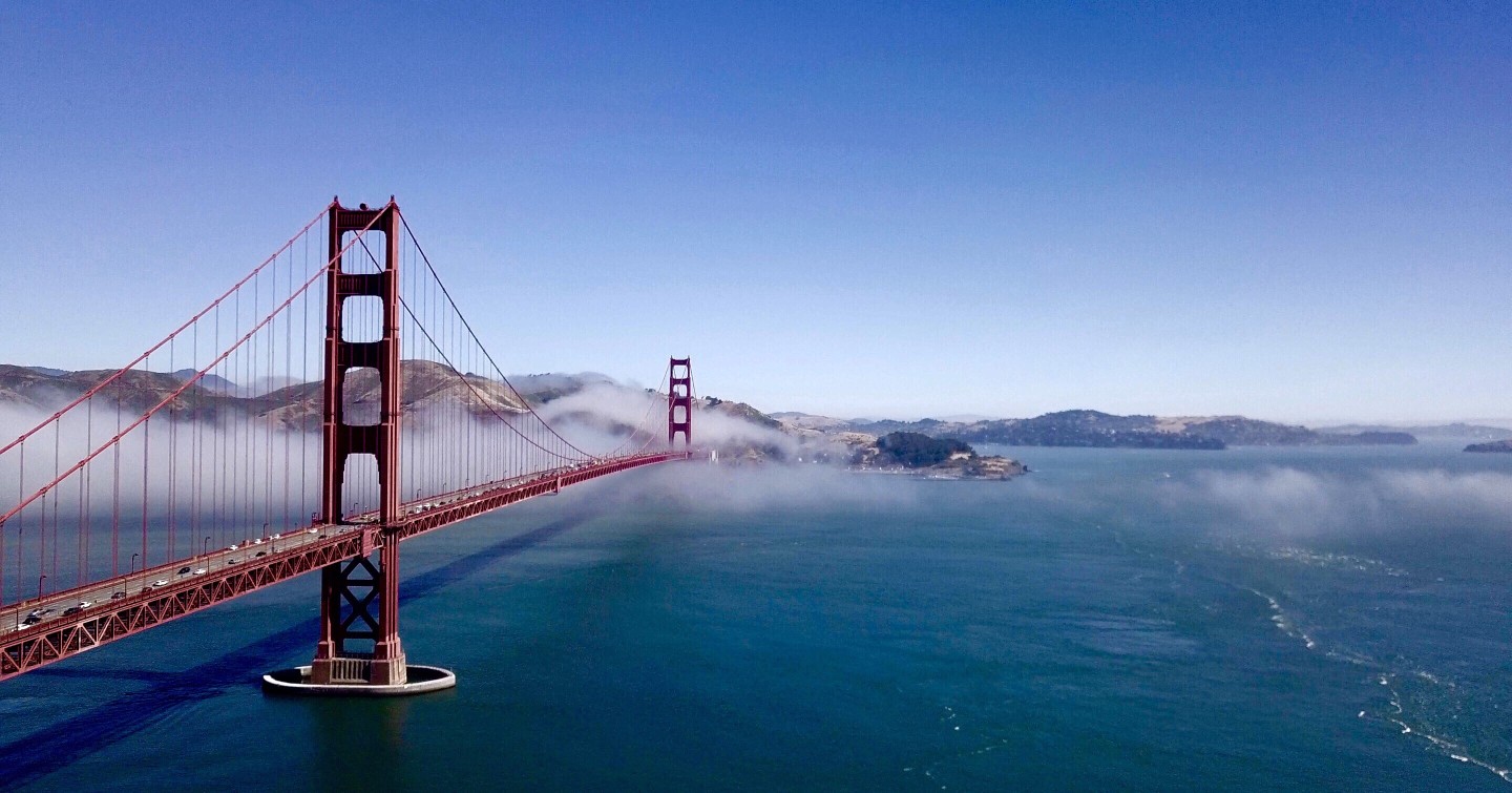 Golden Gate bridge sumun peitossa